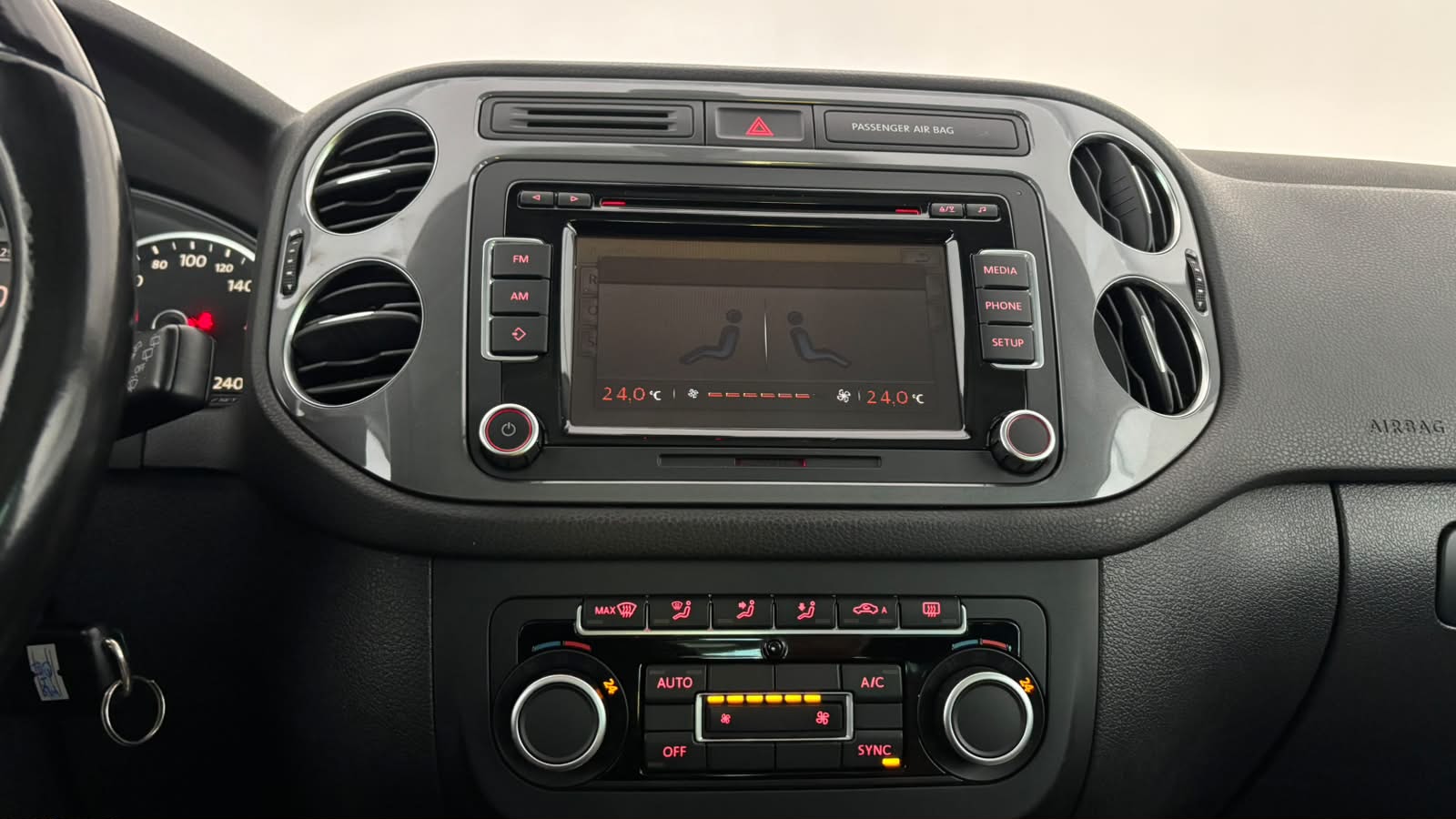 VOLKSWAGEN TIGUAN 7